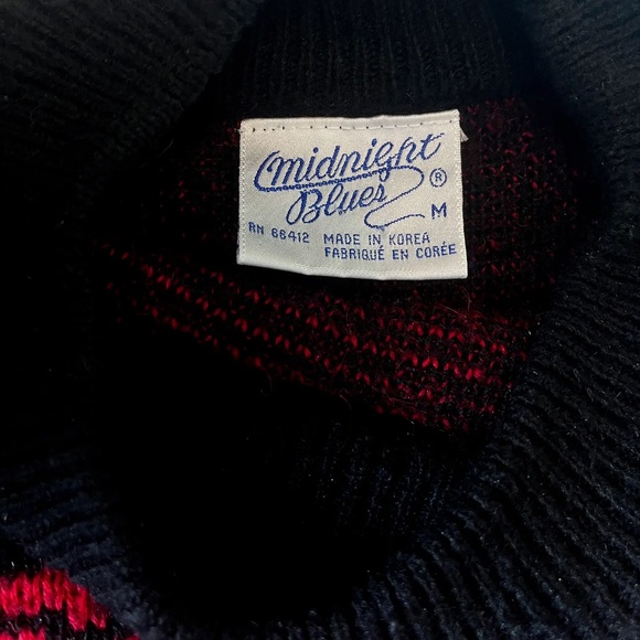 Red and black rose sweater - fun sweater - Picture 2 of 2